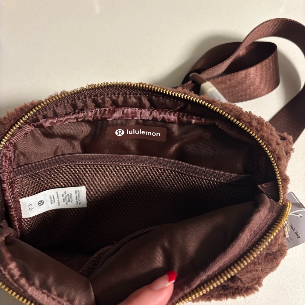 NWT Lululemon Everywhere Belt Bag Large Fleece - Picture 4 of 5